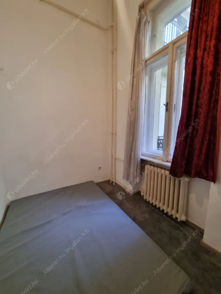 Kiadó albérlet 180000 Ft/hó áron: Budapest, V. kerület  Október 6. utca. Mérete: 27 nm, 1 szobás | Alberlet.hu - 6636703