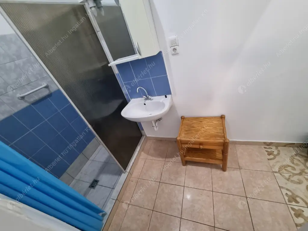 Kiadó albérlet 180000 Ft/hó áron: Budapest, V. kerület  Október 6. utca. Mérete: 27 nm, 1 szobás | Alberlet.hu - 6636711