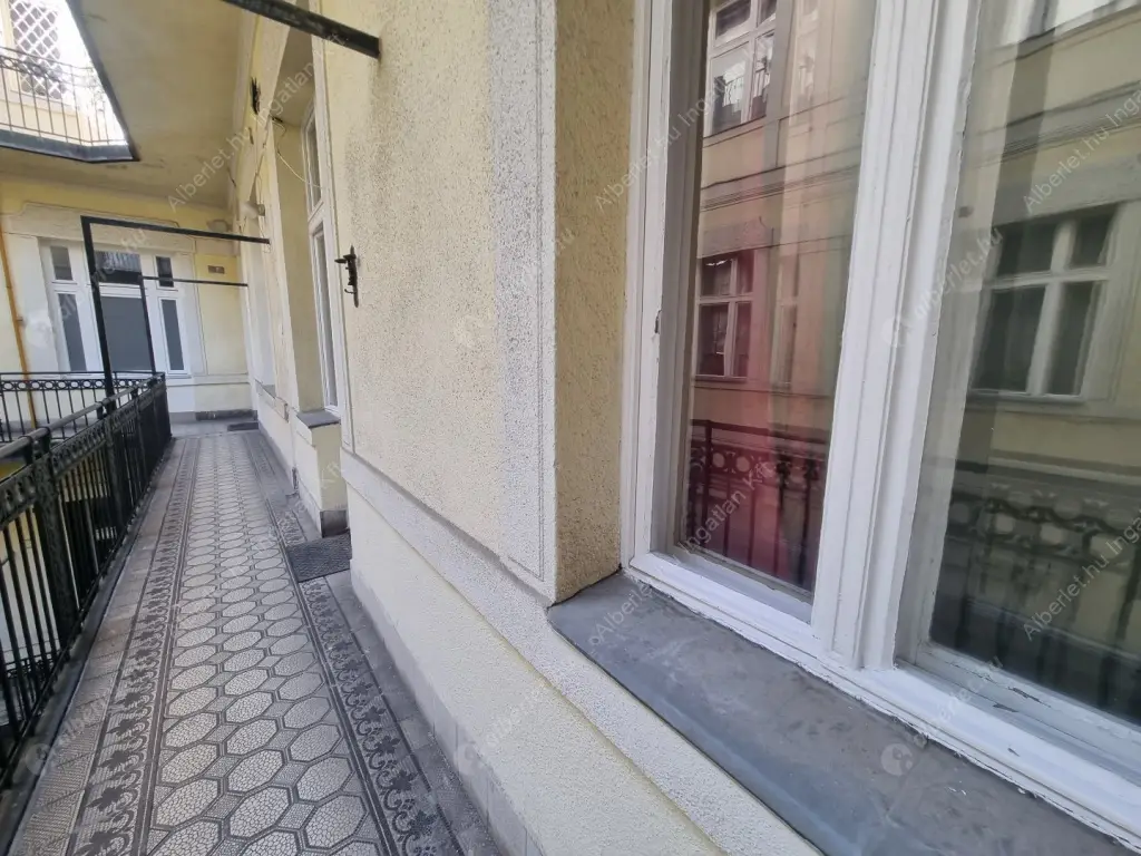 Kiadó albérlet 180000 Ft/hó áron: Budapest, V. kerület  Október 6. utca. Mérete: 27 nm, 1 szobás | Alberlet.hu - 6636718