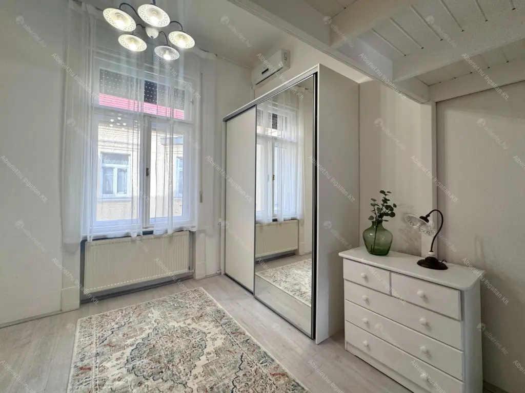 Kiadó albérlet 240000 Ft/hó áron: Budapest, V. kerület  Október 6. utca. Mérete: 35 nm, 1 szobás | Alberlet.hu - 6651995