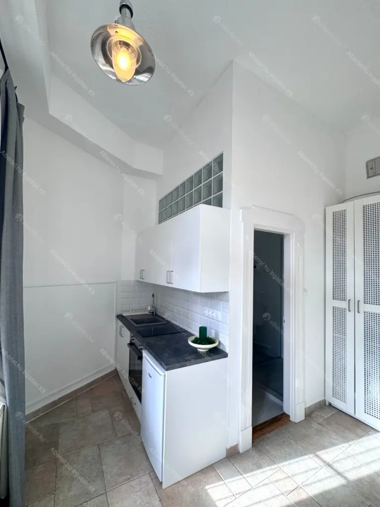 Kiadó albérlet 240000 Ft/hó áron: Budapest, V. kerület  Október 6. utca. Mérete: 35 nm, 1 szobás | Alberlet.hu - 6658223