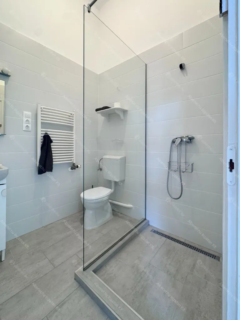 Kiadó albérlet 240000 Ft/hó áron: Budapest, V. kerület  Október 6. utca. Mérete: 35 nm, 1 szobás | Alberlet.hu - 6658224