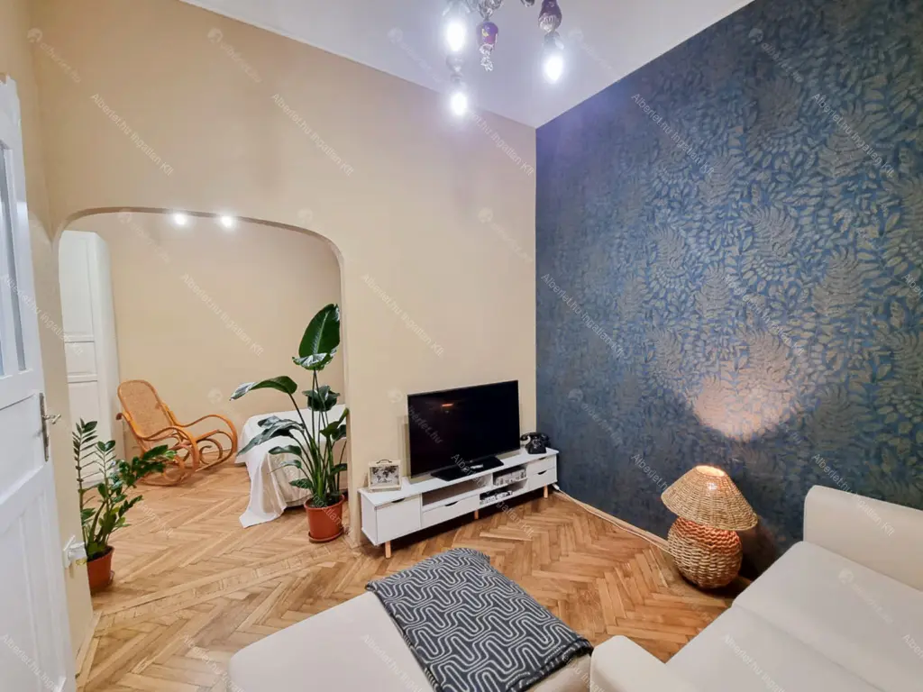 Kiadó albérlet 290000 Ft/hó áron: Budapest, V. kerület  Október 6. utca. Mérete: 40 nm, 1 szobás | Alberlet.hu - 6675003