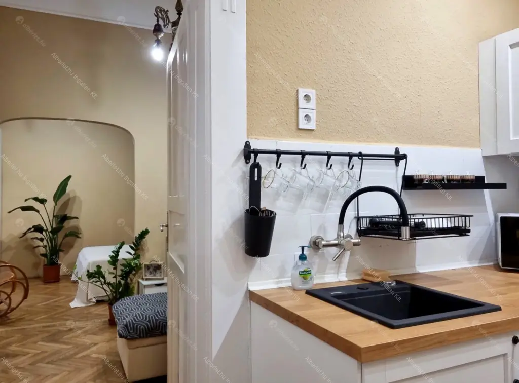 Kiadó albérlet 290000 Ft/hó áron: Budapest, V. kerület  Október 6. utca. Mérete: 40 nm, 1 szobás | Alberlet.hu - 6675014