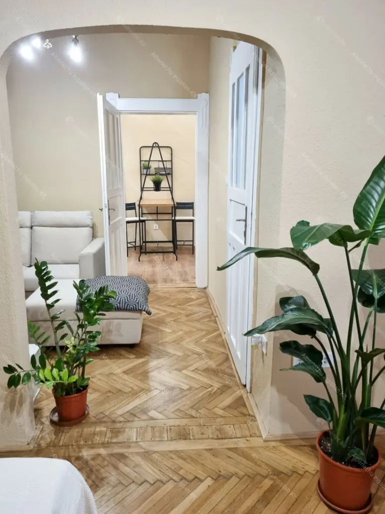 Kiadó albérlet 290000 Ft/hó áron: Budapest, V. kerület  Október 6. utca. Mérete: 40 nm, 1 szobás | Alberlet.hu - 6675016