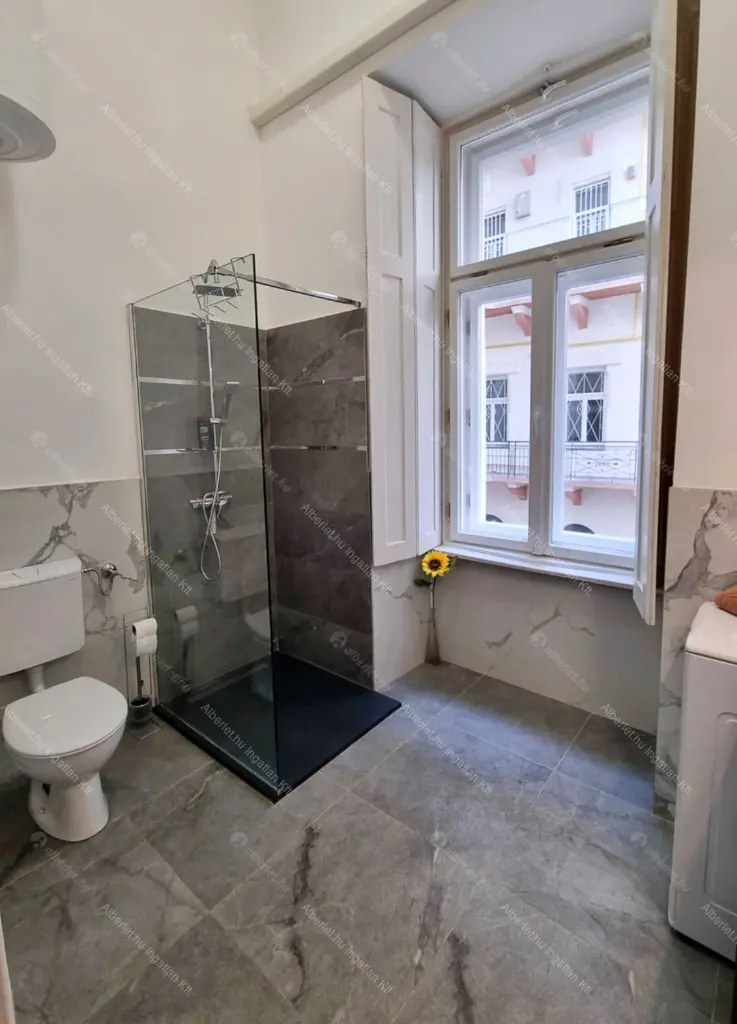 Kiadó albérlet 290000 Ft/hó áron: Budapest, V. kerület  Október 6. utca. Mérete: 40 nm, 1 szobás | Alberlet.hu - 6675021