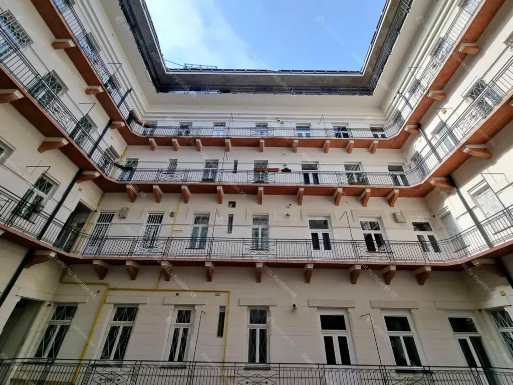 Kiadó albérlet 290000 Ft/hó áron: Budapest, V. kerület  Október 6. utca. Mérete: 40 nm, 1 szobás | Alberlet.hu - 6675027