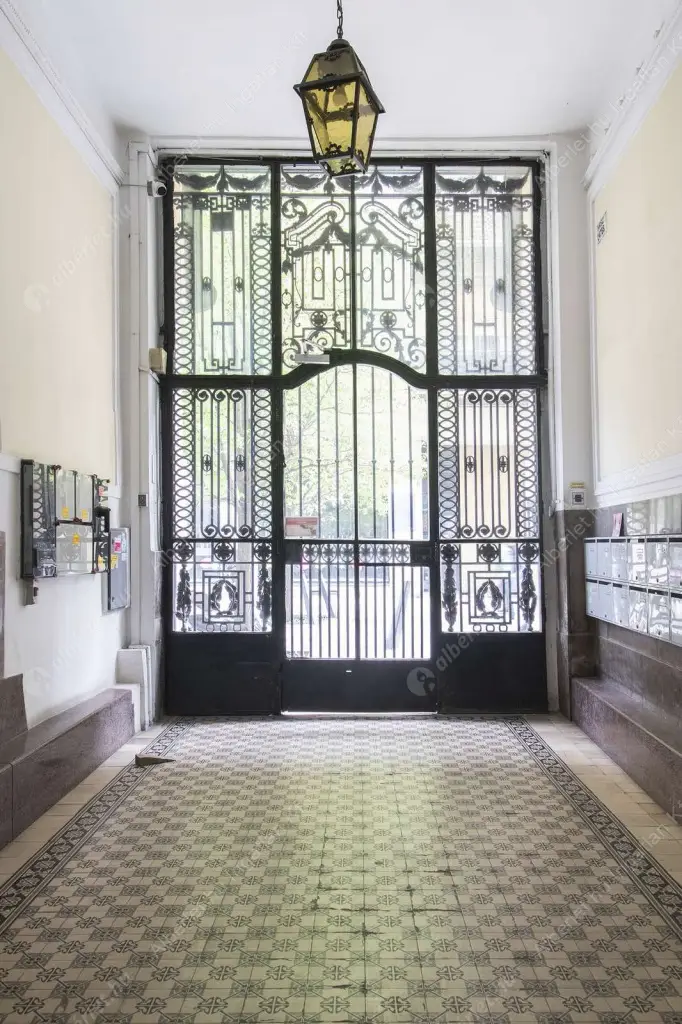 Kiadó albérlet 450000 Ft/hó áron: Budapest, V. kerület  Október 6. utca. Mérete: 52 nm, 1 szobás | Alberlet.hu - 6518698