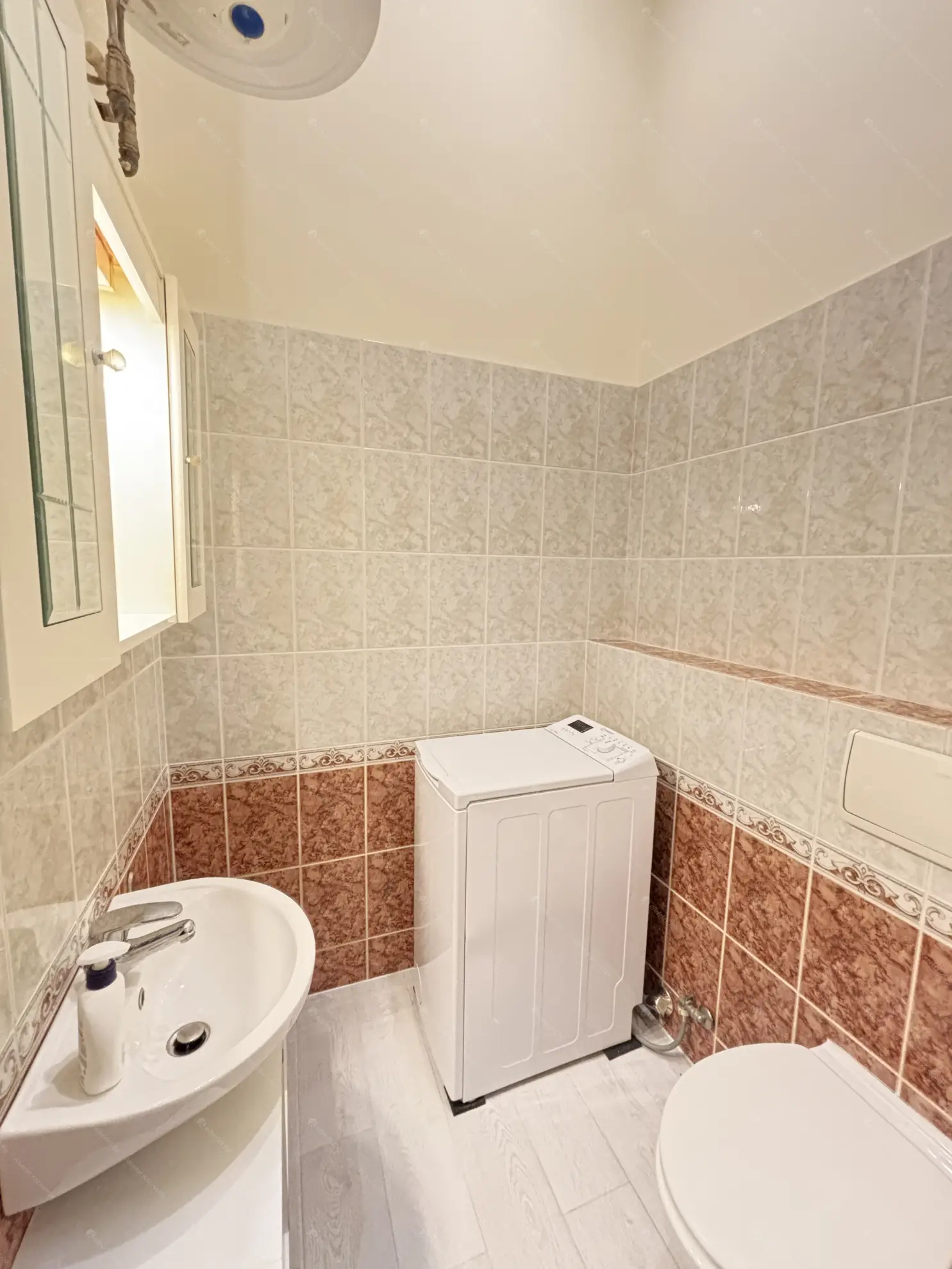 Kiadó albérlet 280000 Ft/hó áron: Budapest, V. kerület  Október 6. utca. Mérete: 52 nm, 2 szobás | Alberlet.hu - 6590524