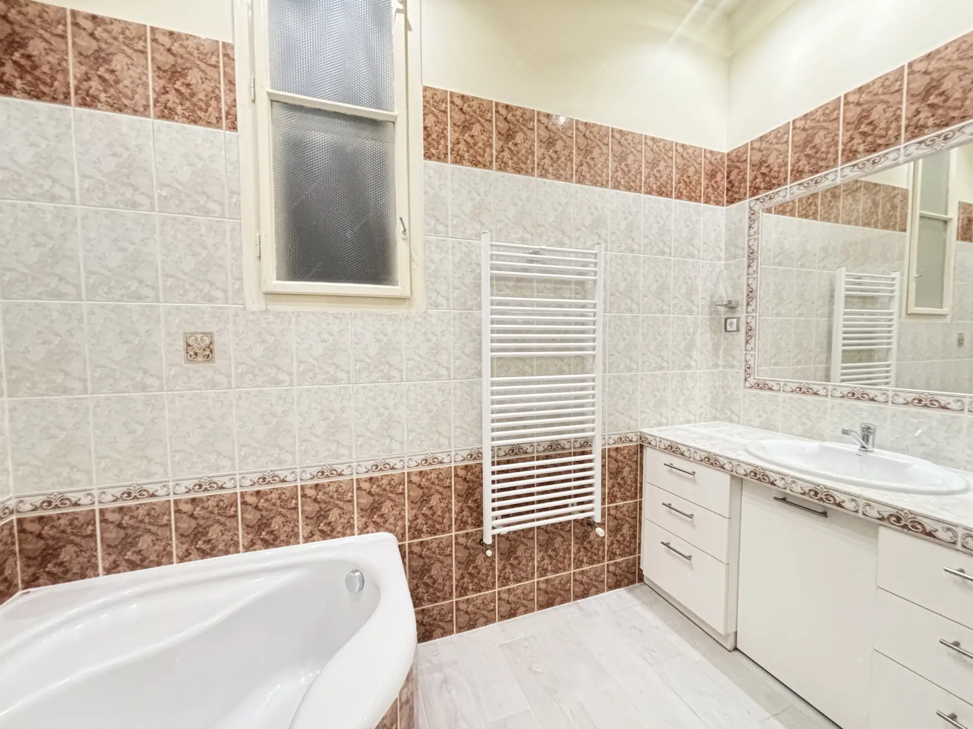 Kiadó albérlet 280000 Ft/hó áron: Budapest, V. kerület  Október 6. utca. Mérete: 52 nm, 2 szobás | Alberlet.hu - 6590525