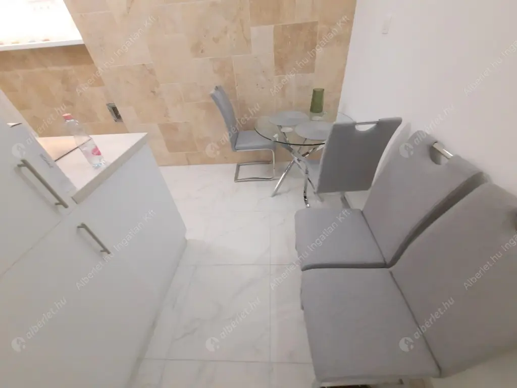 Kiadó albérlet 300000 Ft/hó áron: Budapest, V. kerület  Október 6. utca. Mérete: 52 nm, 1 szobás | Alberlet.hu - 6618785