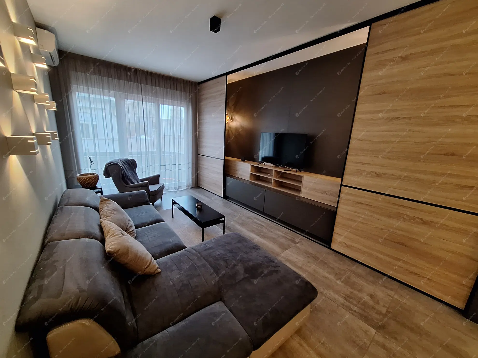 Kiadó albérlet 764000 Ft/hó áron: Budapest, V. kerület  Október 6. utca. Mérete: 80 nm, 3 szobás | Alberlet.hu - 6565276