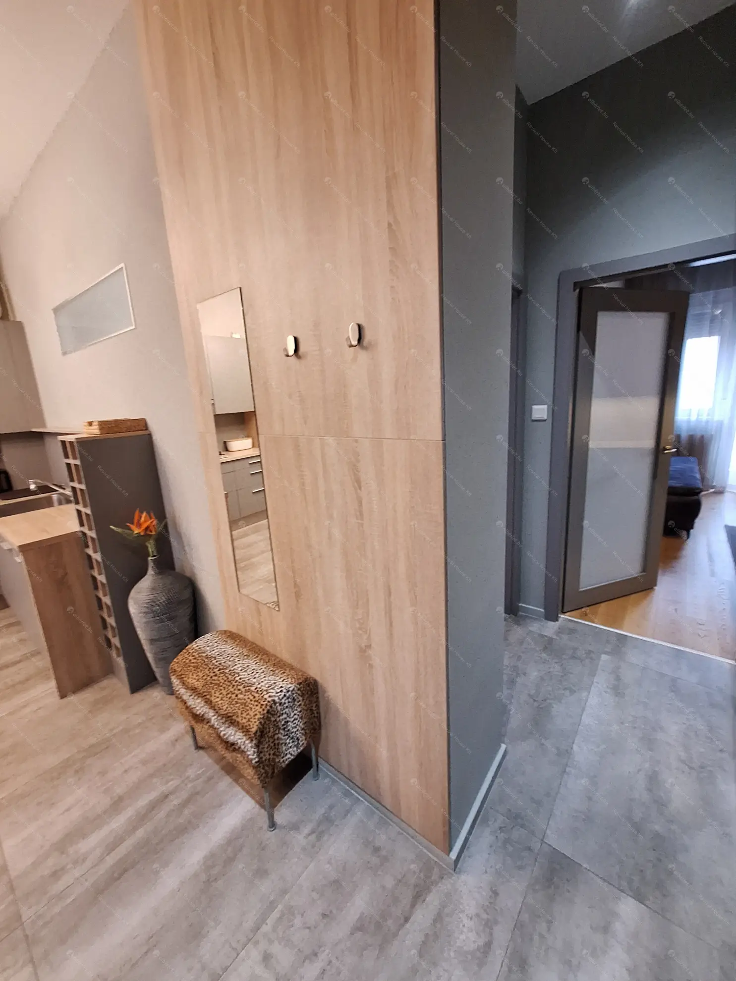 Kiadó albérlet 764000 Ft/hó áron: Budapest, V. kerület  Október 6. utca. Mérete: 80 nm, 3 szobás | Alberlet.hu - 6565283