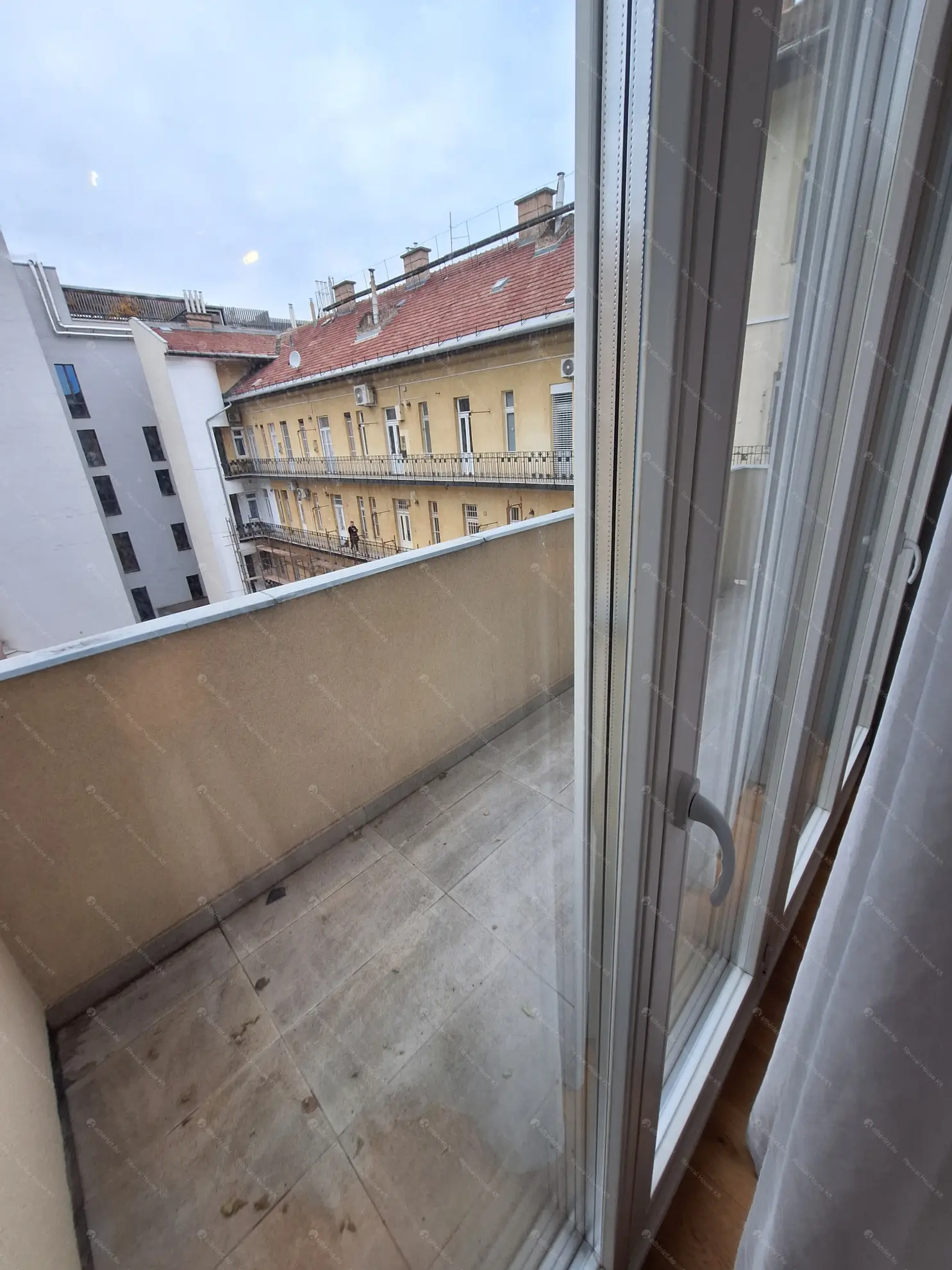 Kiadó albérlet 764000 Ft/hó áron: Budapest, V. kerület  Október 6. utca. Mérete: 80 nm, 3 szobás | Alberlet.hu - 6565290