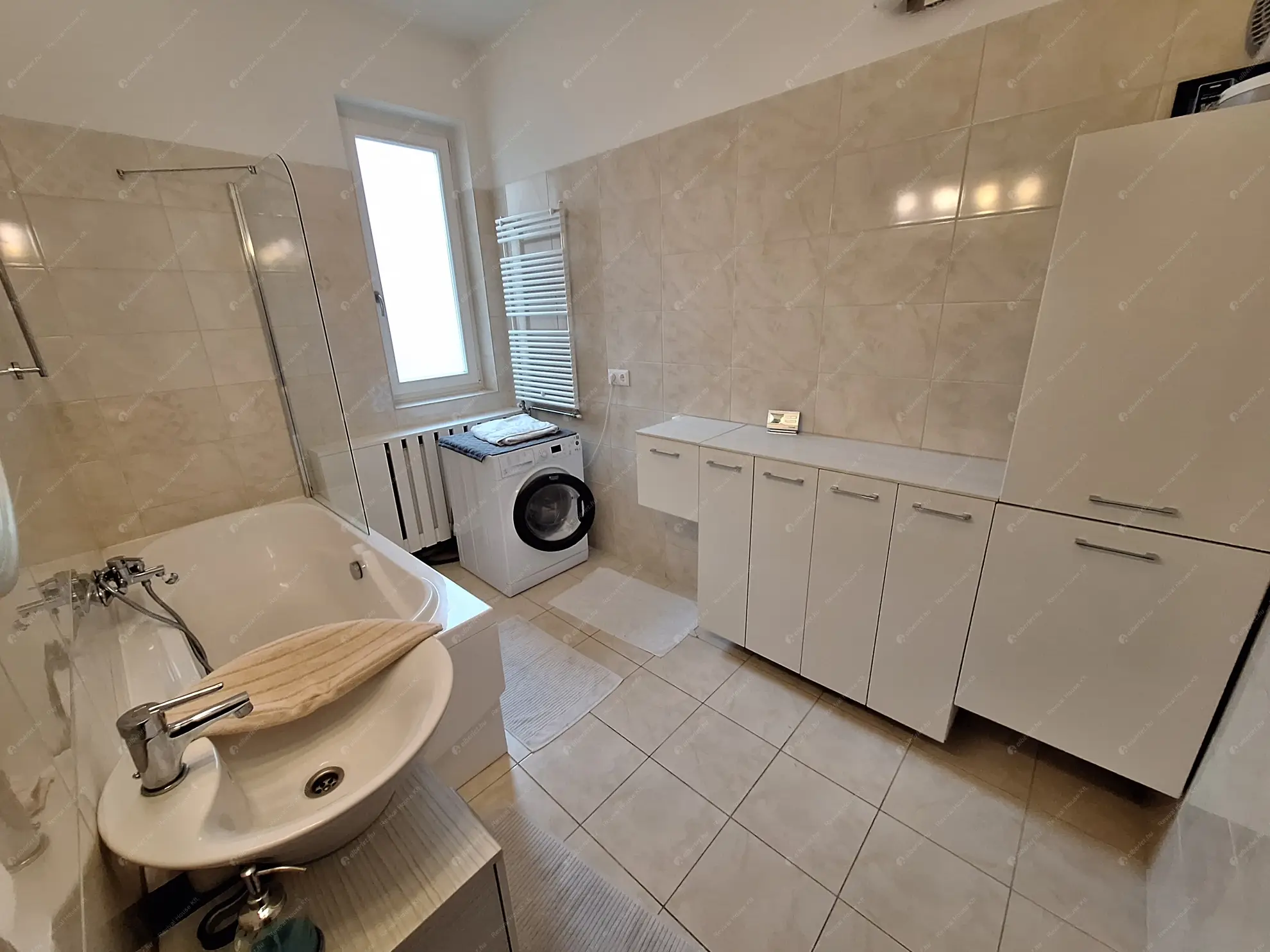 Kiadó albérlet 764000 Ft/hó áron: Budapest, V. kerület  Október 6. utca. Mérete: 80 nm, 3 szobás | Alberlet.hu - 6565293