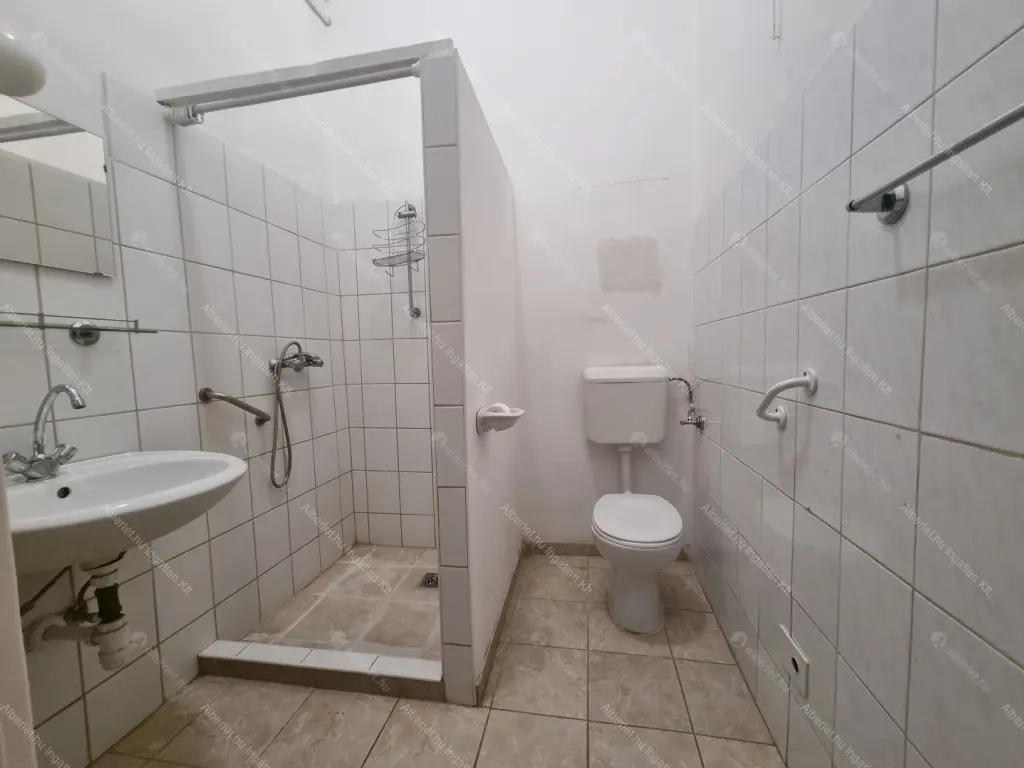 Kiadó albérlet 350000 Ft/hó áron: Budapest, V. kerület  Október 6. utca. Mérete: 85 nm, 2 szobás | Alberlet.hu - 6640256