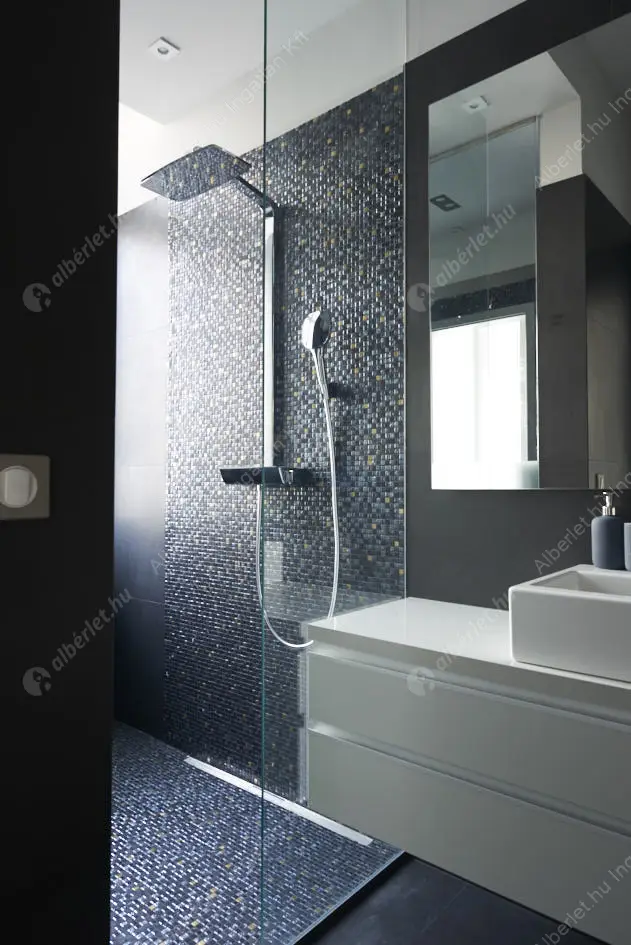 Kiadó albérlet 740000 Ft/hó áron: Budapest, V. kerület  Október 6. utca. Mérete: 85 nm, 3 szobás | Alberlet.hu - 6551018