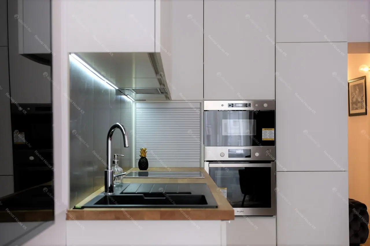 Kiadó albérlet 796000 Ft/hó áron: Budapest, V. kerület  Október 6. utca. Mérete: 90 nm, 3 szobás | Alberlet.hu - 4941155