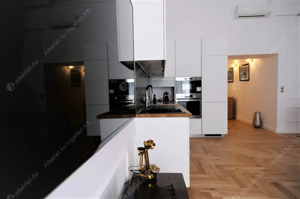 Kiadó albérlet 955000 Ft/hó áron: Budapest, V. kerület  Október 6. utca. Mérete: 90 nm, 2 szobás | Alberlet.hu - 6519334