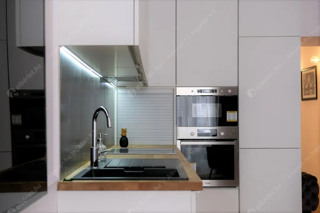 Kiadó albérlet 955000 Ft/hó áron: Budapest, V. kerület  Október 6. utca. Mérete: 90 nm, 2 szobás | Alberlet.hu - 6519335