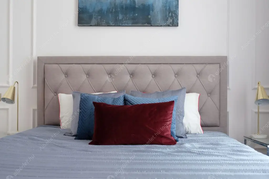 Kiadó albérlet 955000 Ft/hó áron: Budapest, V. kerület  Október 6. utca. Mérete: 90 nm, 2 szobás | Alberlet.hu - 6519336