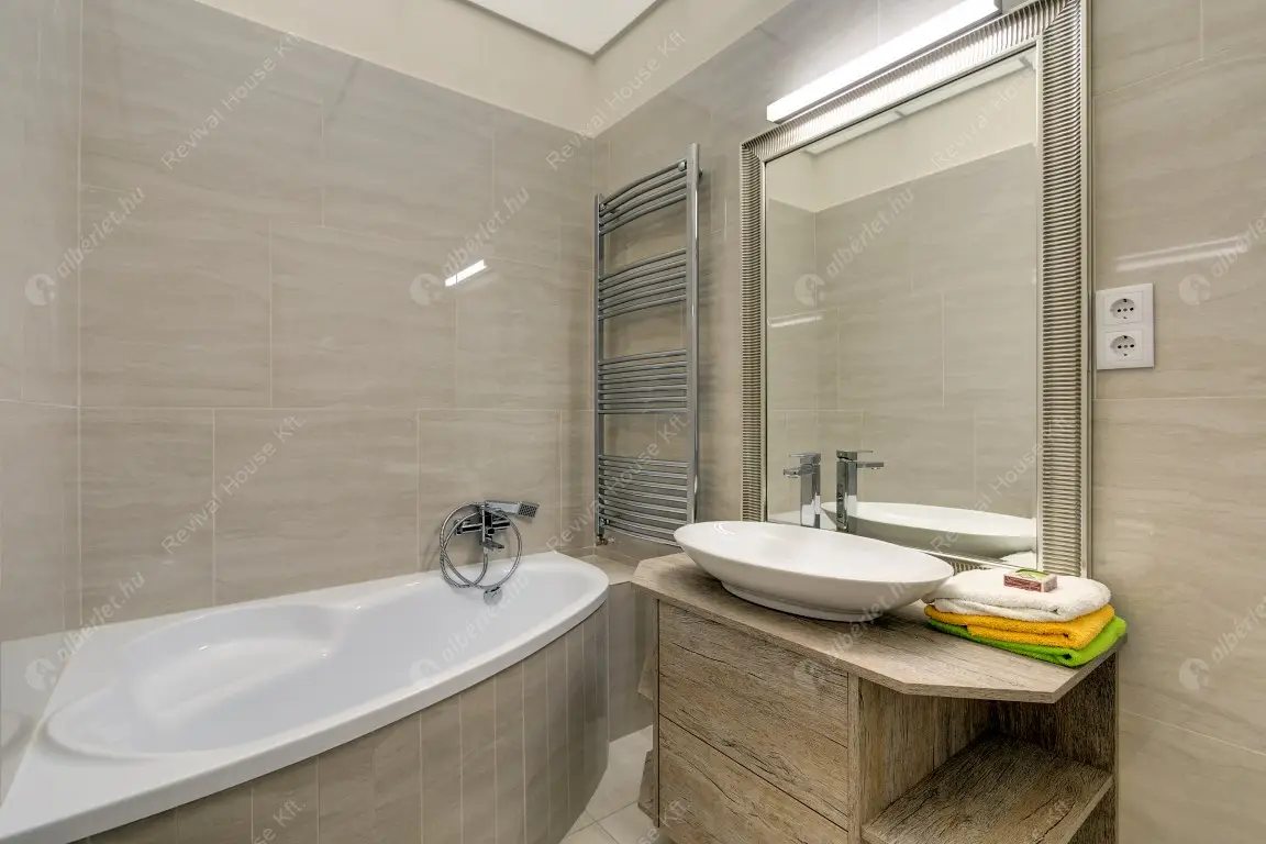 Kiadó albérlet 648000 Ft/hó áron: Budapest, V. kerület  Október 6. utca. Mérete: 90 nm, 3 szobás | Alberlet.hu - 6593331