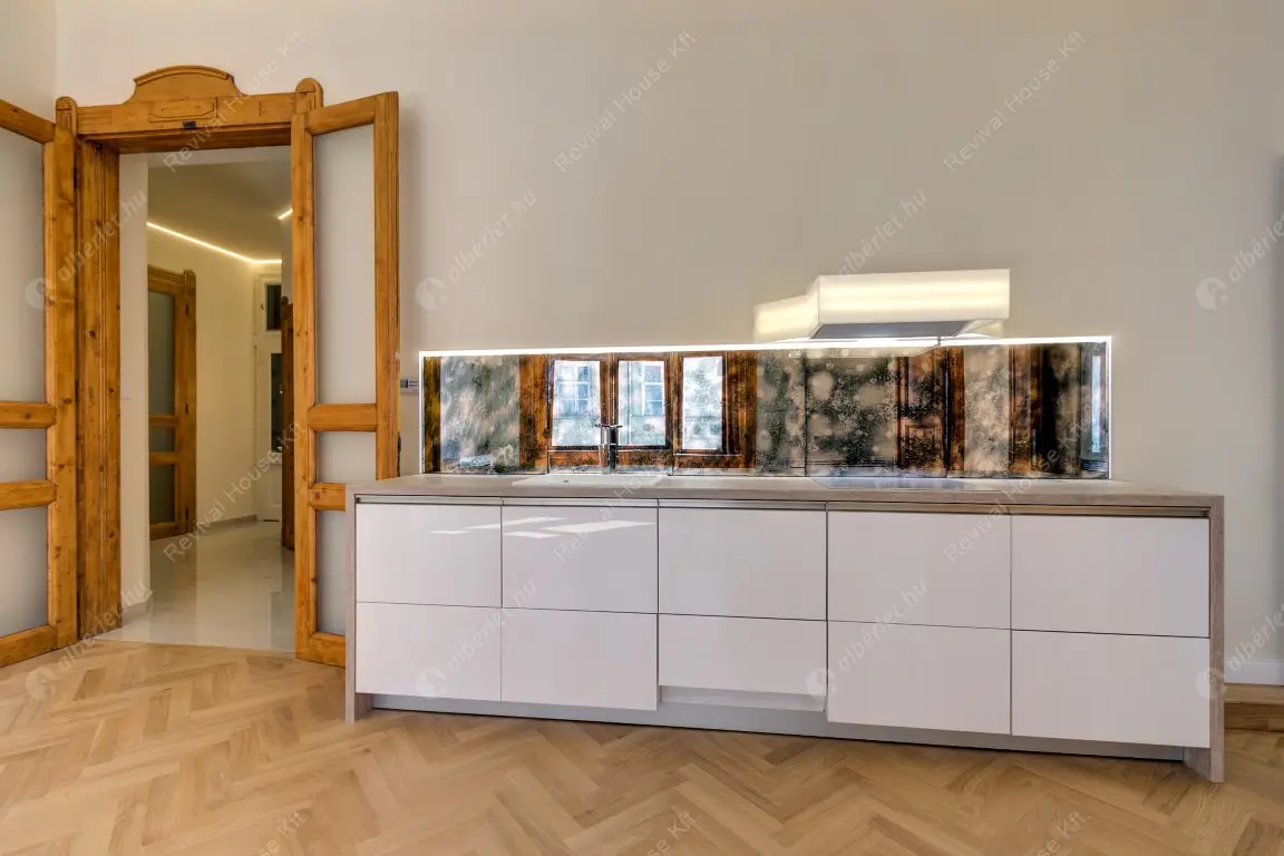 Kiadó albérlet 648000 Ft/hó áron: Budapest, V. kerület  Október 6. utca. Mérete: 90 nm, 3 szobás | Alberlet.hu - 6593334