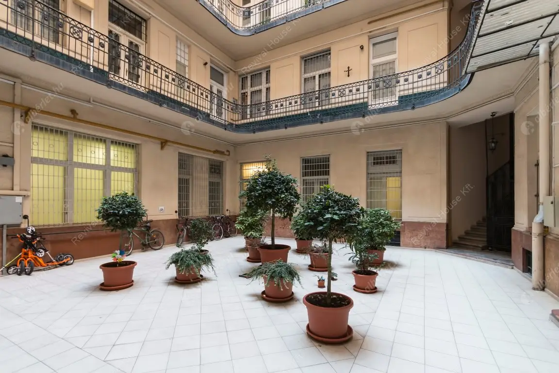 Kiadó albérlet 648000 Ft/hó áron: Budapest, V. kerület  Október 6. utca. Mérete: 90 nm, 3 szobás | Alberlet.hu - 6593340