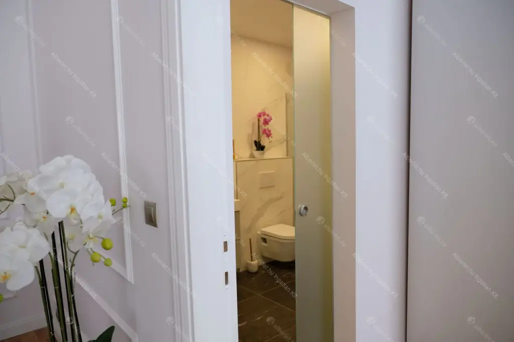 Kiadó albérlet 795000 Ft/hó áron: Budapest, V. kerület  Október 6. utca. Mérete: 90 nm, 2 szobás | Alberlet.hu - 6653407