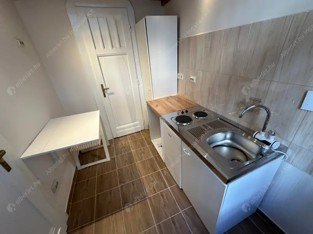 Kiadó albérlet 245000 Ft/hó áron: Budapest, V. kerület  Papnövelde utca. Mérete: 22 nm, 1 szobás | Alberlet.hu - 6601842