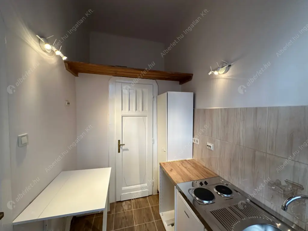 Kiadó albérlet 245000 Ft/hó áron: Budapest, V. kerület  Papnövelde utca. Mérete: 22 nm, 1 szobás | Alberlet.hu - 6601843