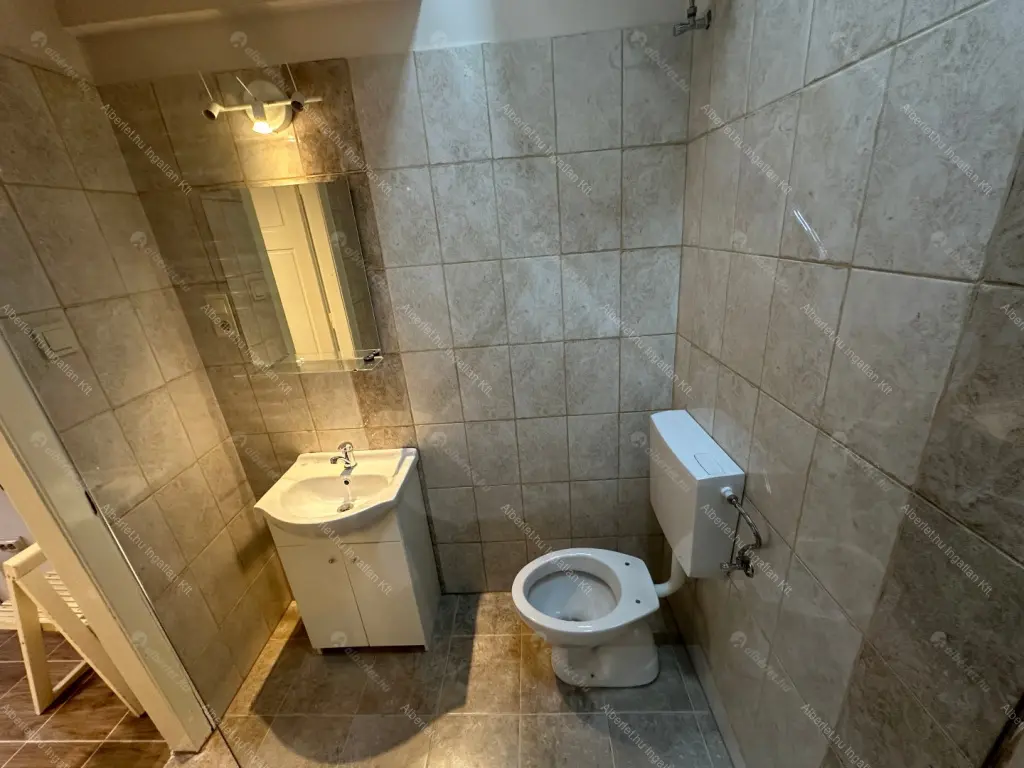 Kiadó albérlet 245000 Ft/hó áron: Budapest, V. kerület  Papnövelde utca. Mérete: 22 nm, 1 szobás | Alberlet.hu - 6640153