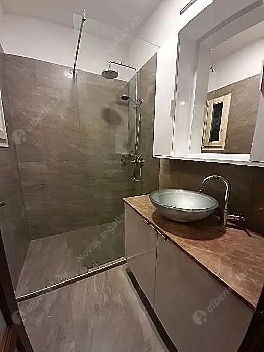 Kiadó albérlet 350000 Ft/hó áron: Budapest, V. kerület  Papnövelde utca. Mérete: 22 nm, 2 szobás | Alberlet.hu - 6558379