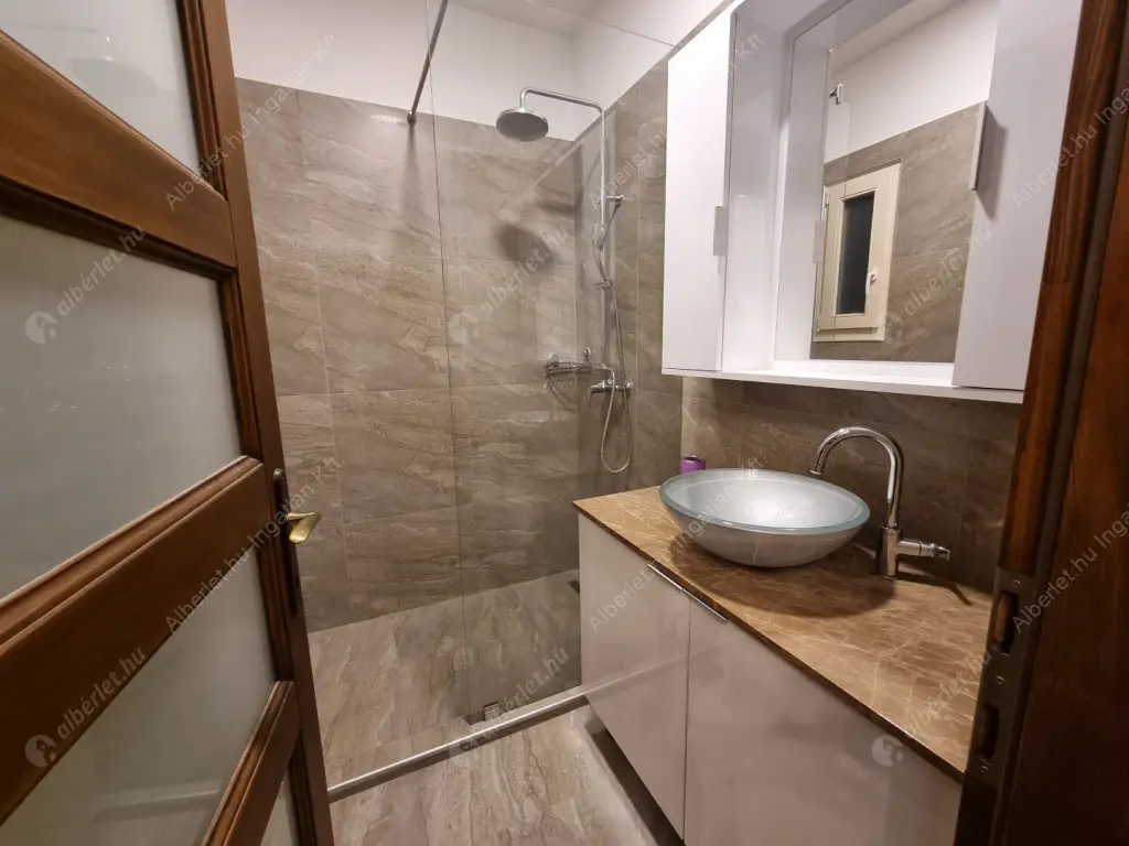 Kiadó albérlet 350000 Ft/hó áron: Budapest, V. kerület  Papnövelde utca. Mérete: 55 nm, 2 szobás | Alberlet.hu - 6556852