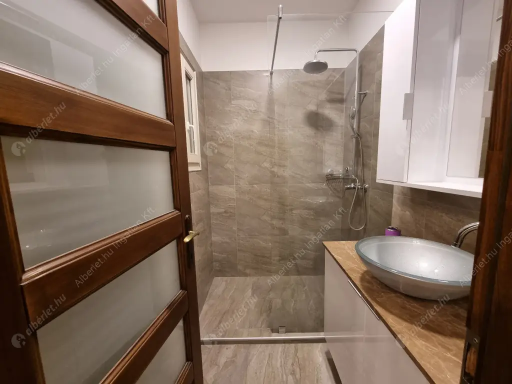 Kiadó albérlet 350000 Ft/hó áron: Budapest, V. kerület  Papnövelde utca. Mérete: 55 nm, 2 szobás | Alberlet.hu - 6588858