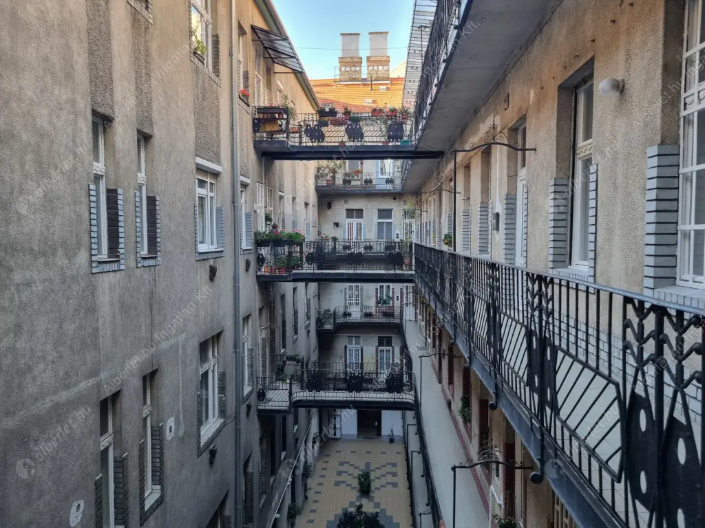 Kiadó albérlet 350000 Ft/hó áron: Budapest, V. kerület  Papnövelde utca. Mérete: 55 nm, 2 szobás | Alberlet.hu - 6588867