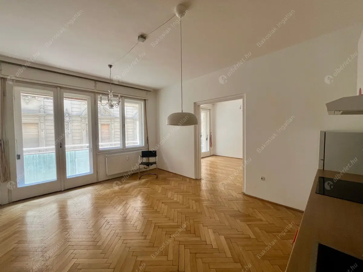 Kiadó albérlet 295000 Ft/hó áron: Budapest, V. kerület  Párizsi utca. Mérete: 60 nm, 2 szobás | Alberlet.hu - 6264514