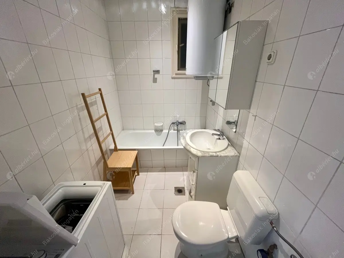 Kiadó albérlet 295000 Ft/hó áron: Budapest, V. kerület  Párizsi utca. Mérete: 60 nm, 2 szobás | Alberlet.hu - 6264516