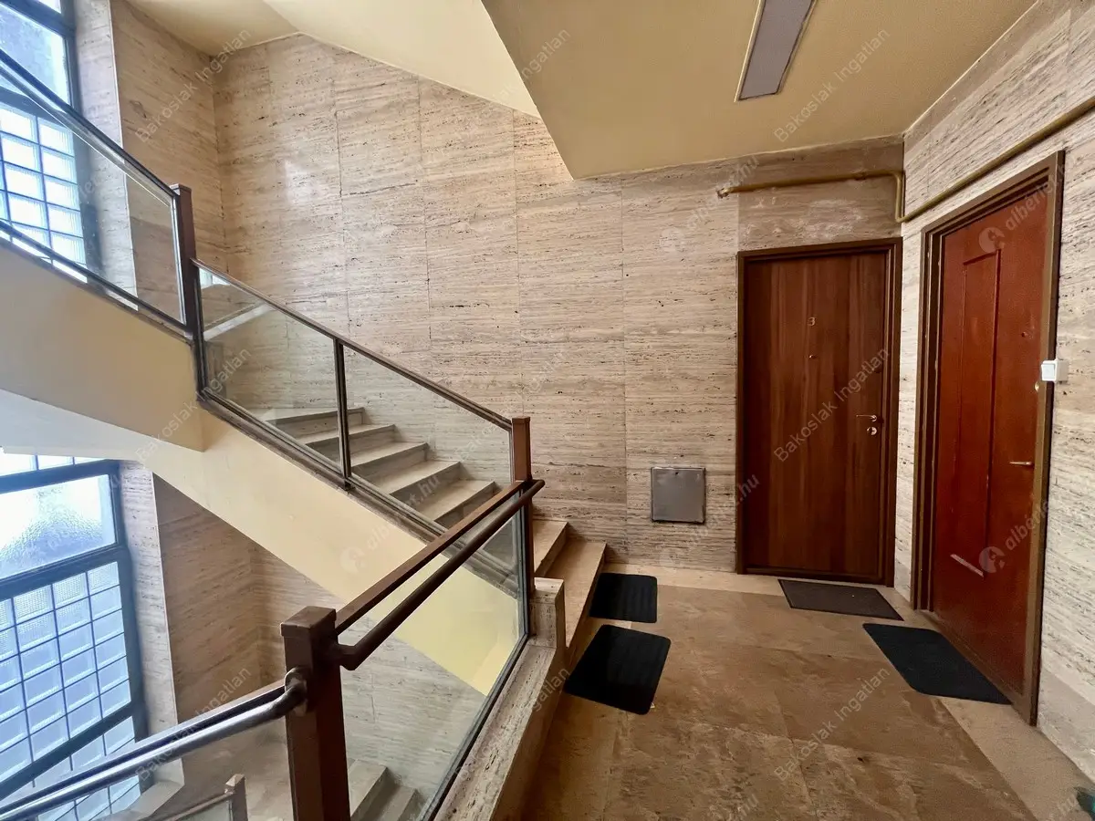 Kiadó albérlet 295000 Ft/hó áron: Budapest, V. kerület  Párizsi utca. Mérete: 60 nm, 2 szobás | Alberlet.hu - 6264518