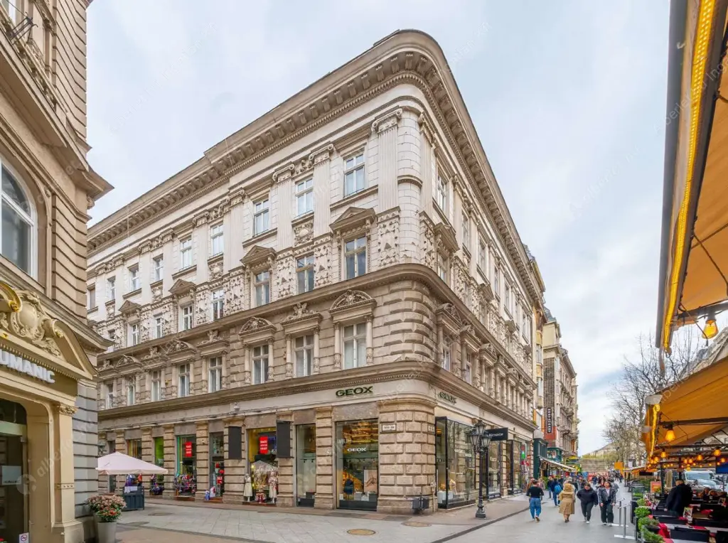 Kiadó albérlet 1000000 Ft/hó áron: Budapest, V. kerület  Párizsi utca. Mérete: 81 nm, 3 szobás | Alberlet.hu - 6633957