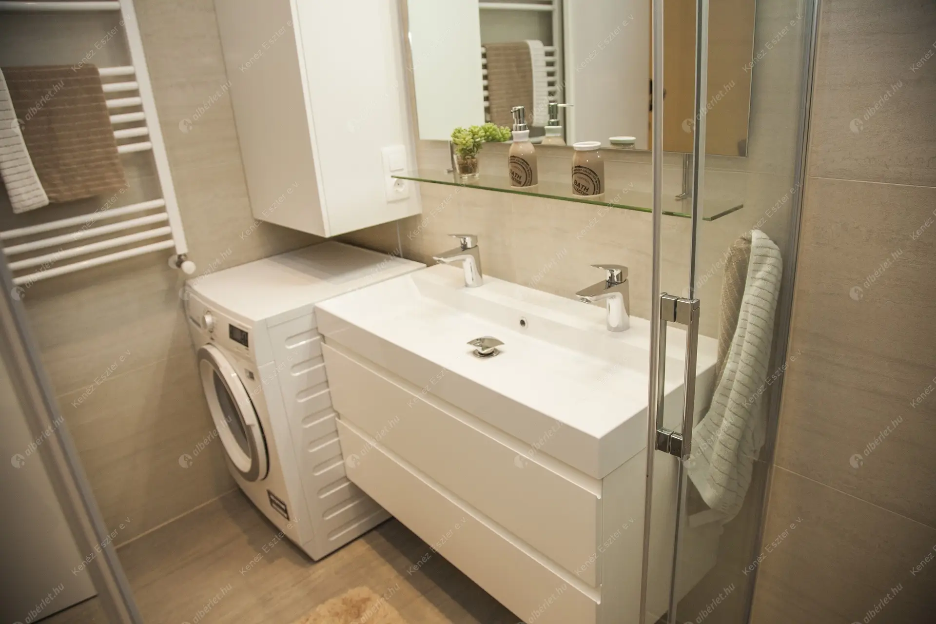 Kiadó albérlet 990000 Ft/hó áron: Budapest, V. kerület  Petőfi Sándor utca. Mérete: 127 nm, 3 szobás | Alberlet.hu - 6374920