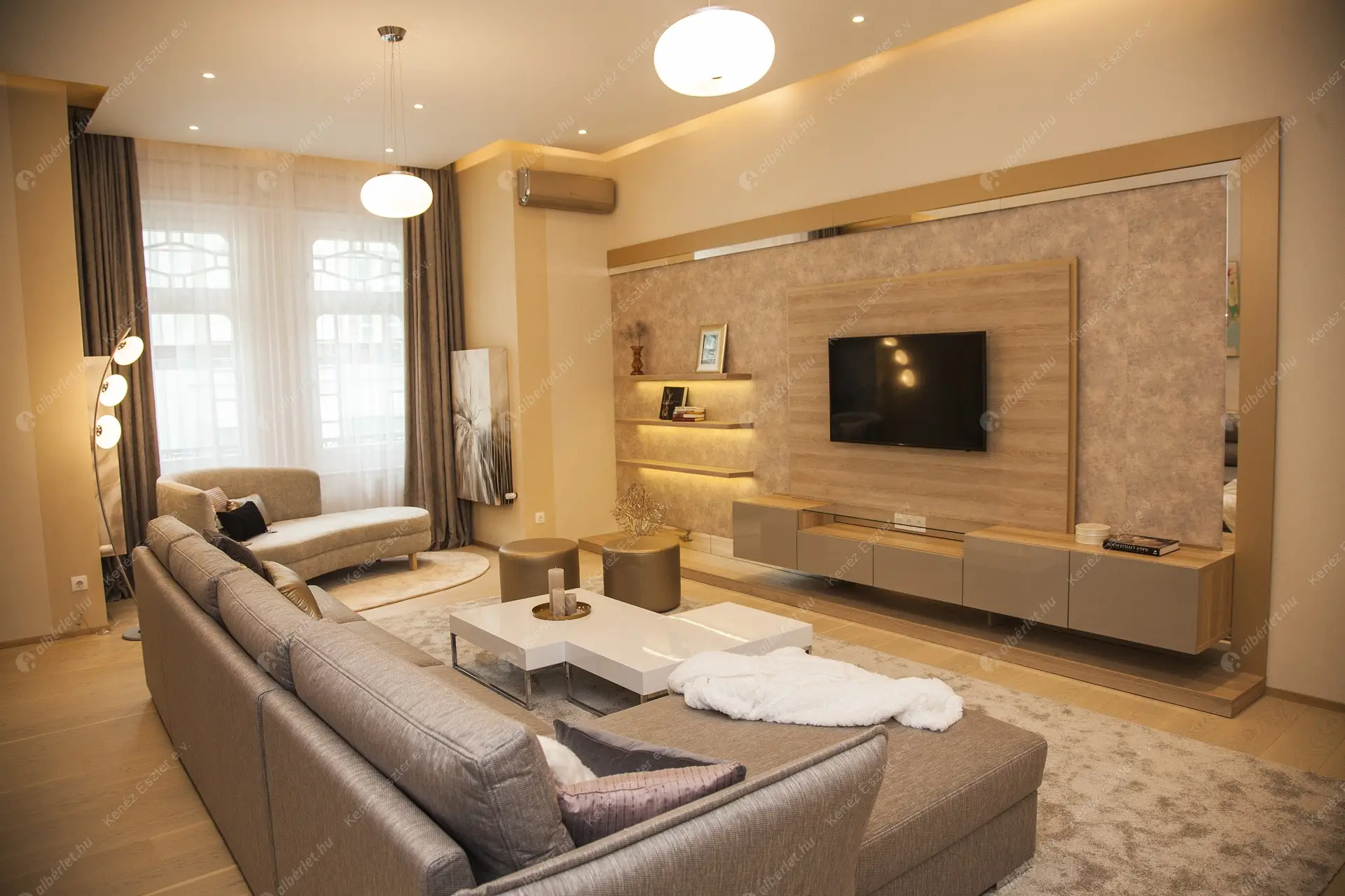 Kiadó albérlet 990000 Ft/hó áron: Budapest, V. kerület  Petőfi Sándor utca. Mérete: 127 nm, 3 szobás | Alberlet.hu - 6374925