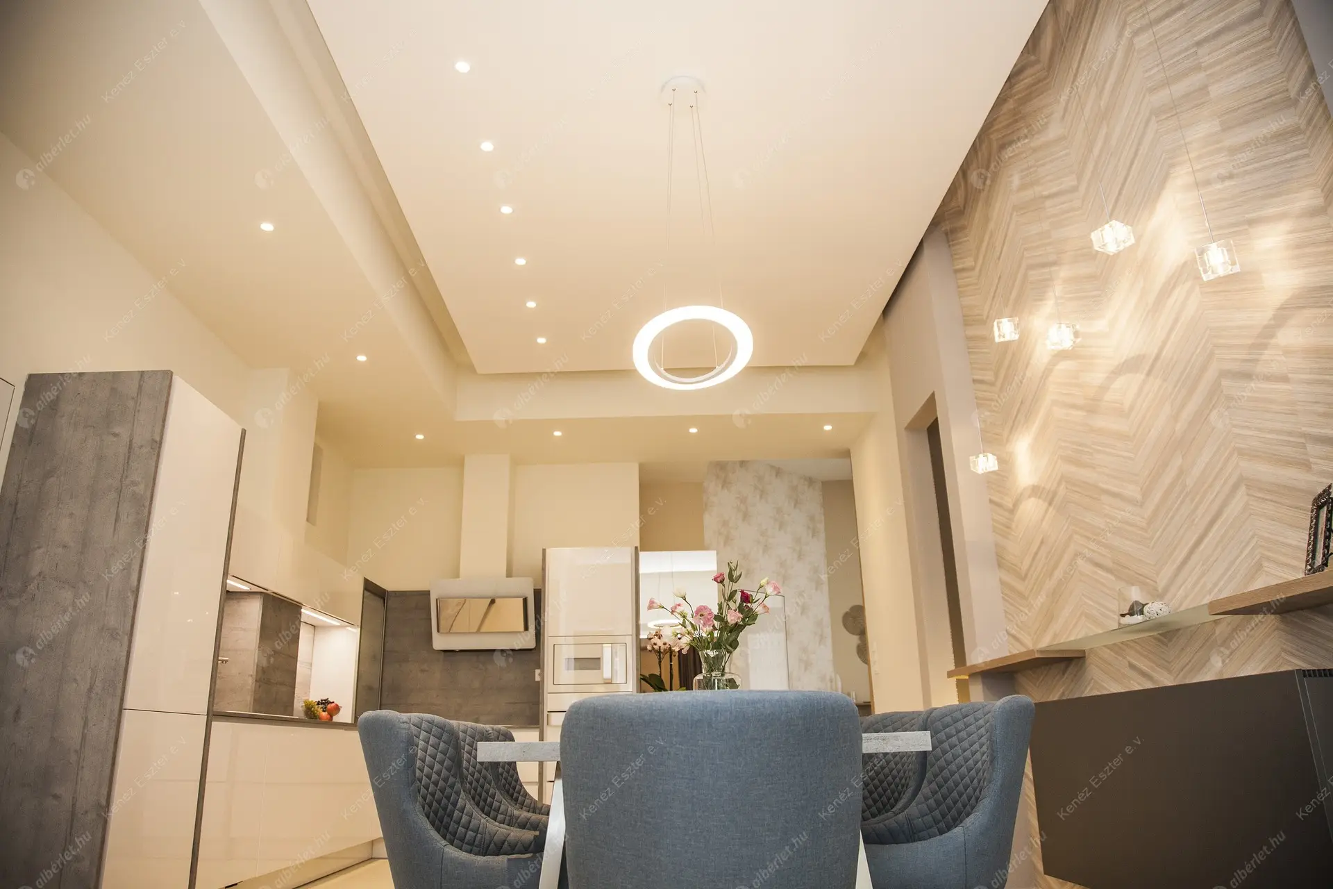 Kiadó albérlet 990000 Ft/hó áron: Budapest, V. kerület  Petőfi Sándor utca. Mérete: 127 nm, 3 szobás | Alberlet.hu - 6374934