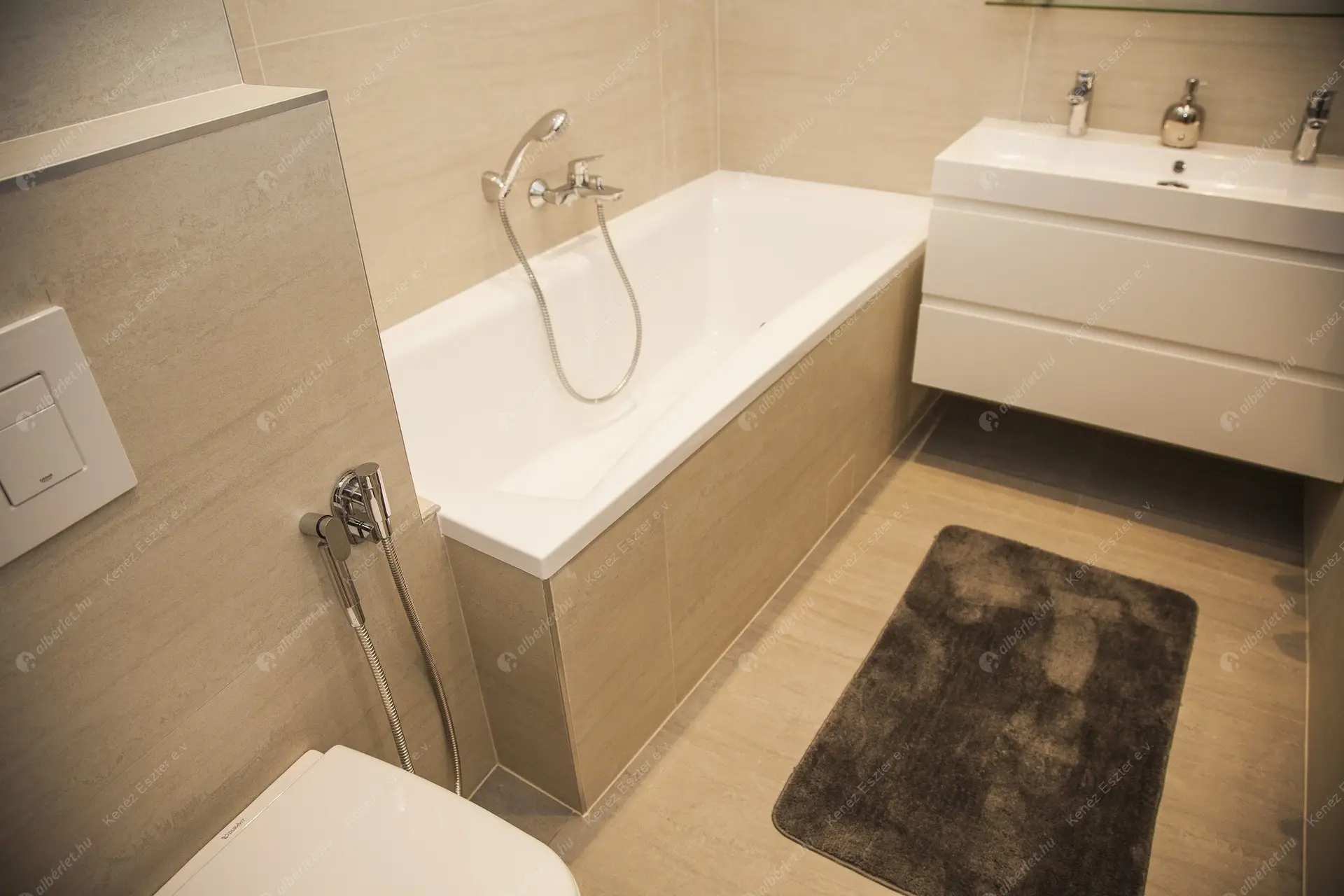 Kiadó albérlet 990000 Ft/hó áron: Budapest, V. kerület  Petőfi Sándor utca. Mérete: 127 nm, 3 szobás | Alberlet.hu - 6374938