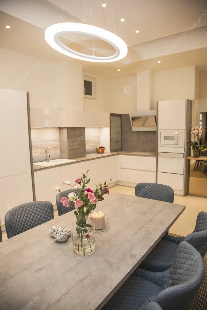 Kiadó albérlet 950000 Ft/hó áron: Budapest, V. kerület  Petőfi Sándor utca. Mérete: 127 nm, 3 szobás | Alberlet.hu - 6517664