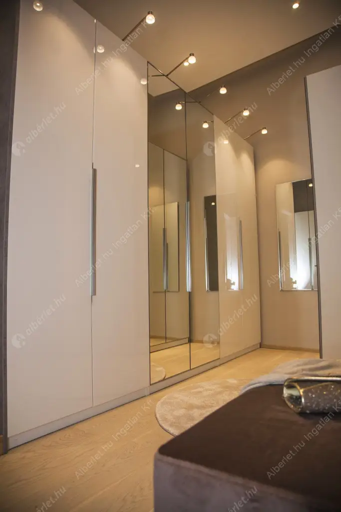 Kiadó albérlet 950000 Ft/hó áron: Budapest, V. kerület  Petőfi Sándor utca. Mérete: 127 nm, 3 szobás | Alberlet.hu - 6617643