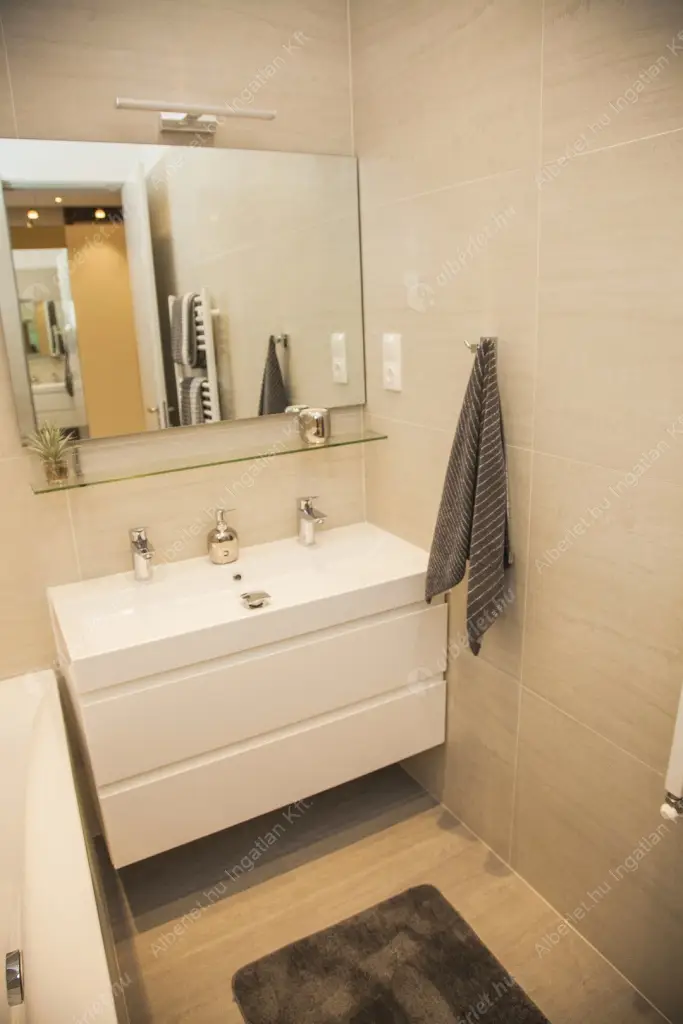 Kiadó albérlet 950000 Ft/hó áron: Budapest, V. kerület  Petőfi Sándor utca. Mérete: 127 nm, 3 szobás | Alberlet.hu - 6617644