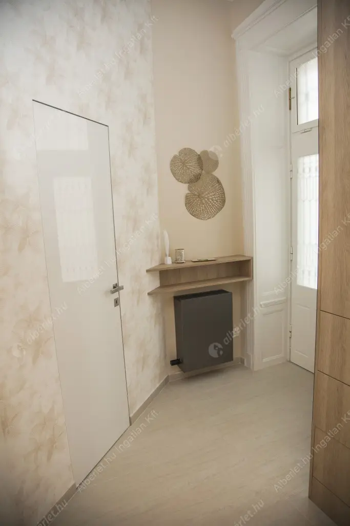 Kiadó albérlet 950000 Ft/hó áron: Budapest, V. kerület  Petőfi Sándor utca. Mérete: 127 nm, 3 szobás | Alberlet.hu - 6617653