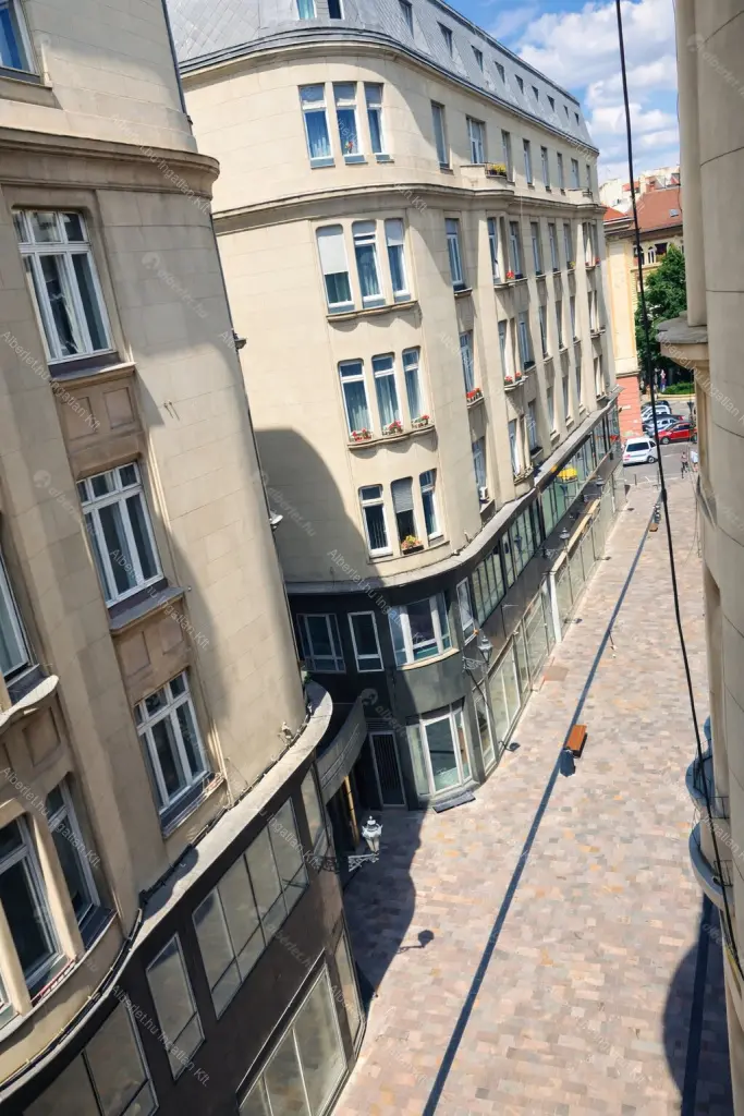 Kiadó albérlet 300000 Ft/hó áron: Budapest, V. kerület  Petőfi Sándor utca. Mérete: 40 nm, 1 szobás | Alberlet.hu - 6715589