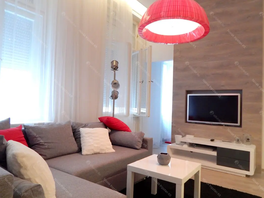 Kiadó albérlet 292000 Ft/hó áron: Budapest, V. kerület  Petőfi Sándor utca. Mérete: 45 nm, 1 szobás | Alberlet.hu - 6656565